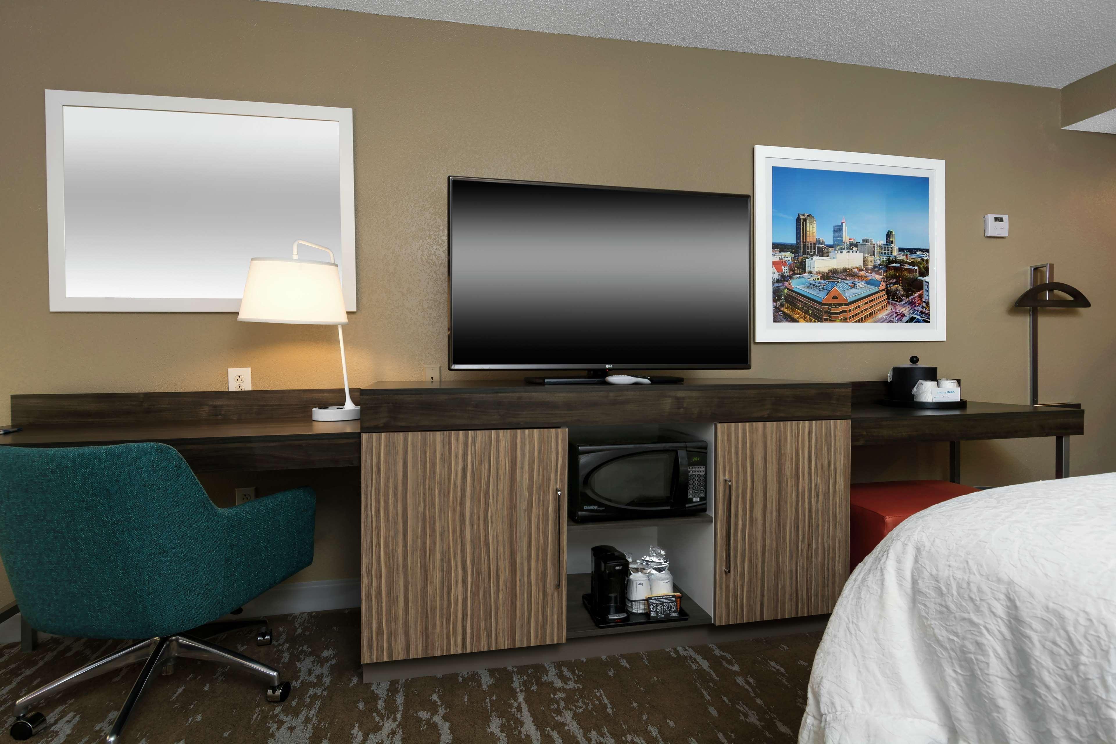 Hampton Inn & Suites Raleigh Cary Lenovo Center Extérieur photo