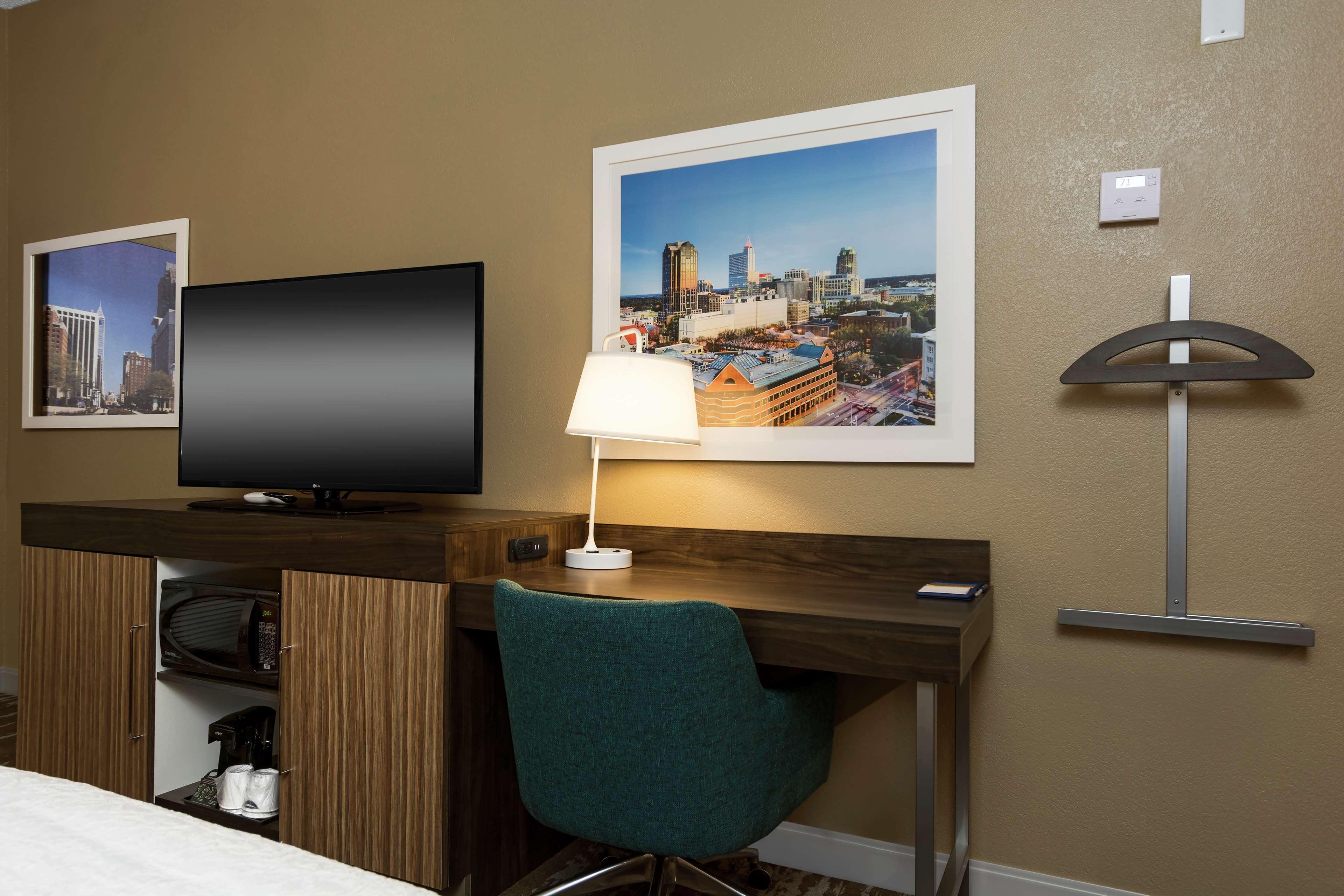 Hampton Inn & Suites Raleigh Cary Lenovo Center Extérieur photo