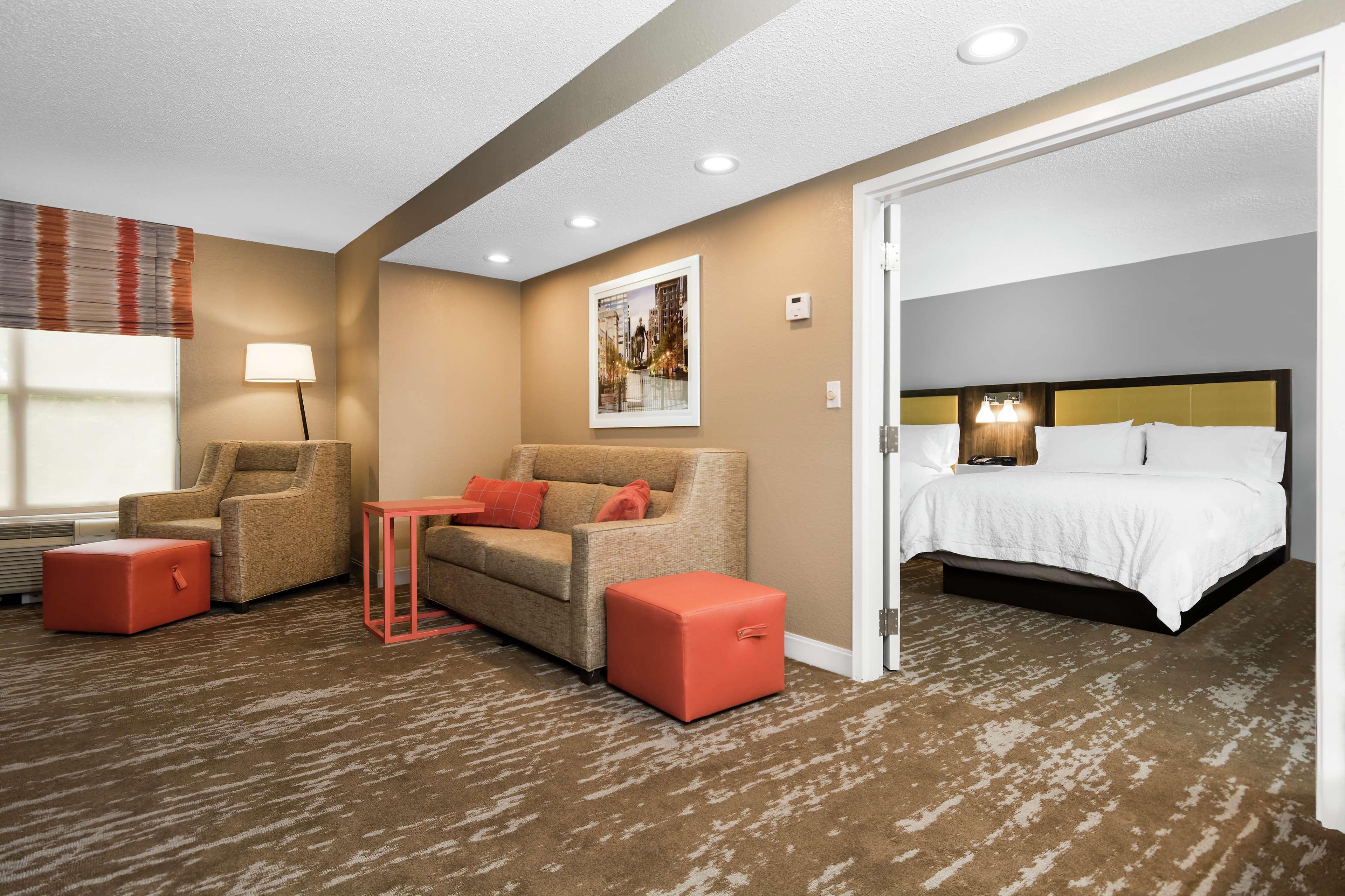 Hampton Inn & Suites Raleigh Cary Lenovo Center Extérieur photo