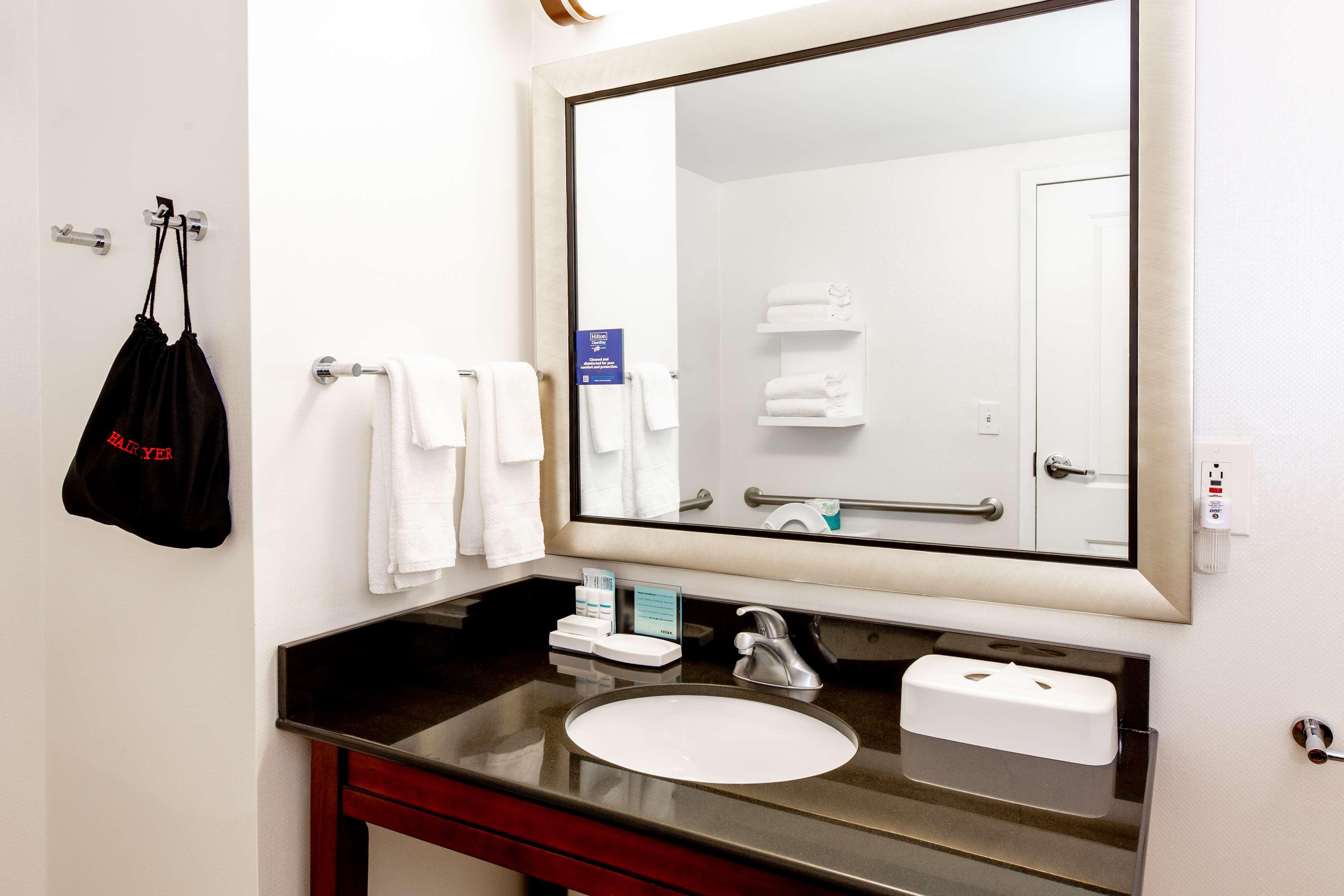 Hampton Inn & Suites Raleigh Cary Lenovo Center Extérieur photo