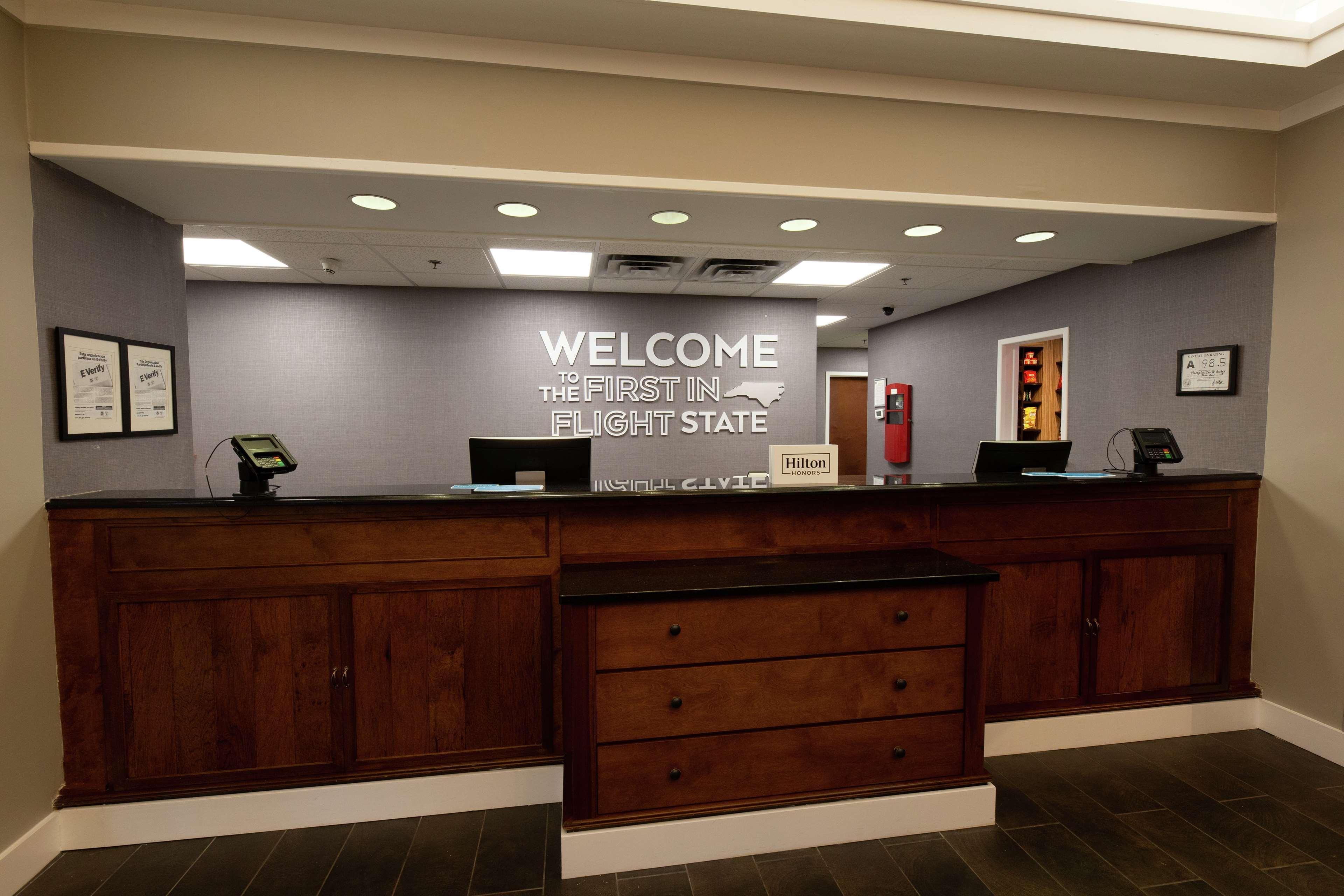 Hampton Inn & Suites Raleigh Cary Lenovo Center Extérieur photo