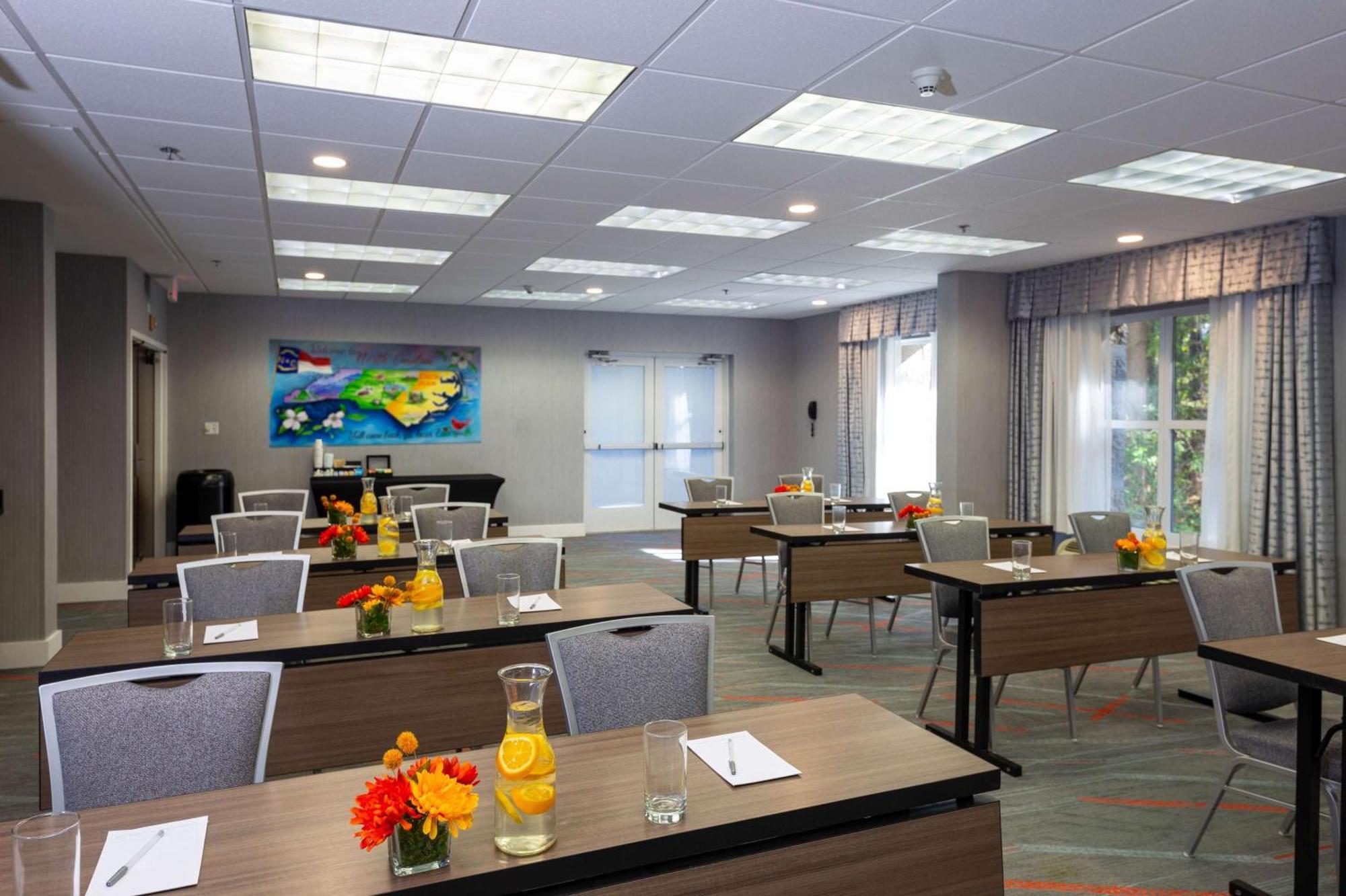 Hampton Inn & Suites Raleigh Cary Lenovo Center Extérieur photo