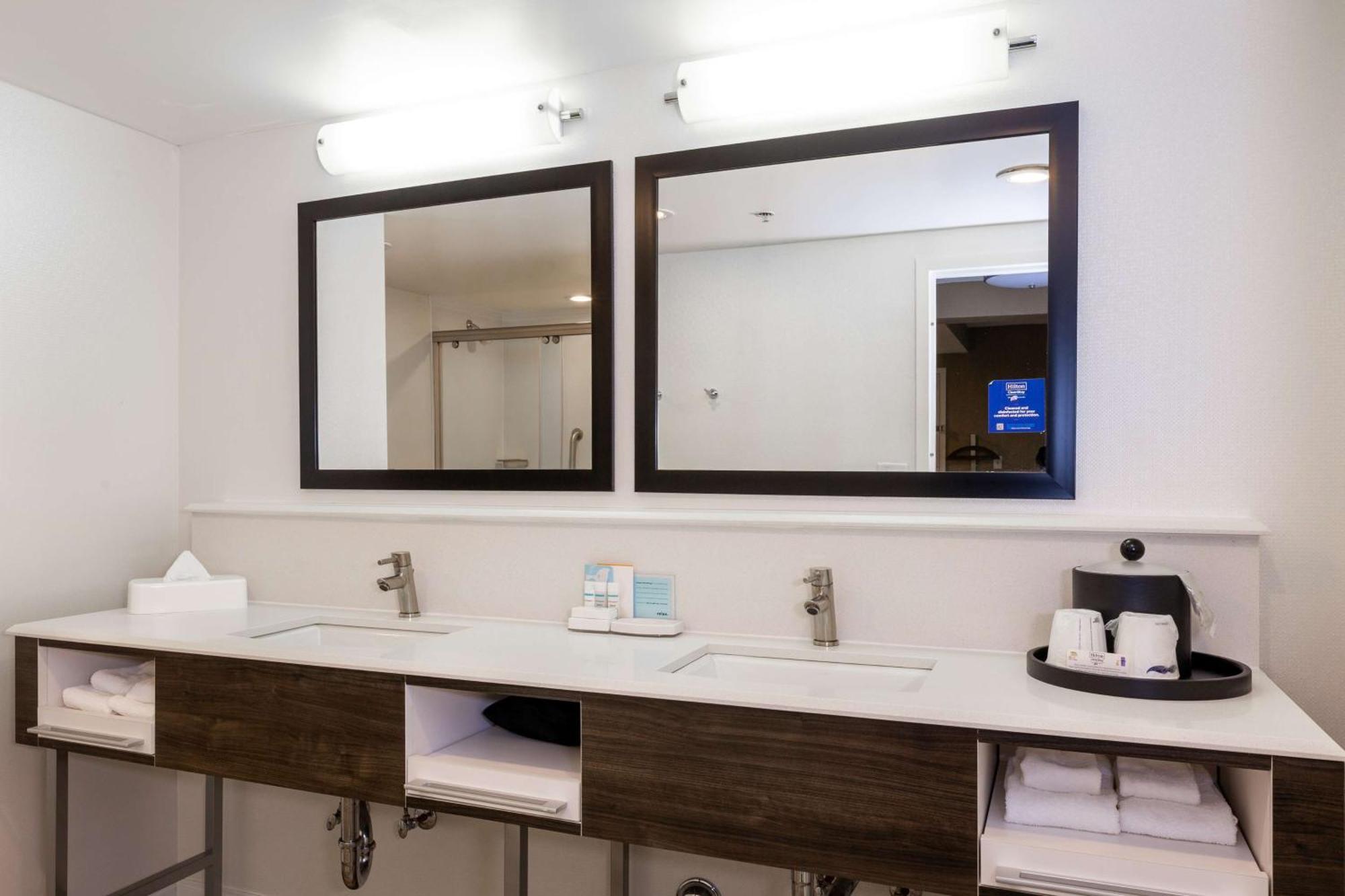 Hampton Inn & Suites Raleigh Cary Lenovo Center Extérieur photo
